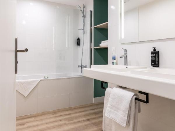 ibis Styles Limoges Centre : photo 4 de la chambre suite familiale avec canapé-lit