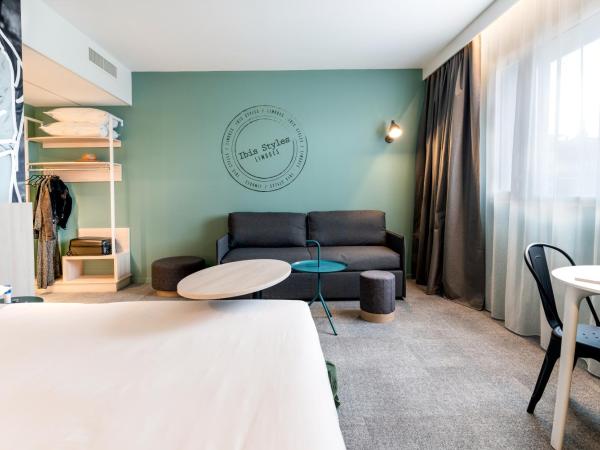 ibis Styles Limoges Centre : photo 7 de la chambre suite familiale avec canapé-lit