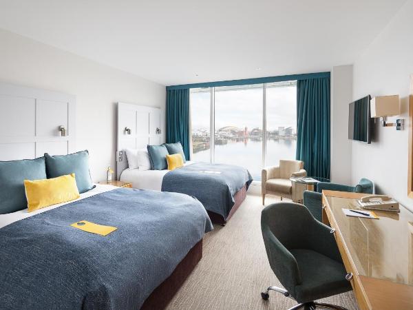 voco St. David's Cardiff, an IHG Hotel : photo 2 de la chambre chambre standard avec 2 lits queen-size