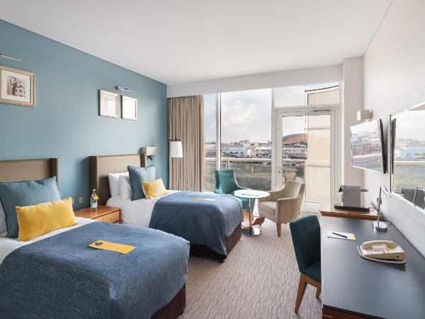 voco St. David's Cardiff, an IHG Hotel : photo 2 de la chambre chambre lits jumeaux standard avec balcon - accessible aux personnes à mobilité réduite