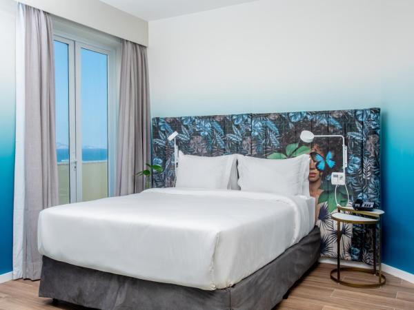 Mercure Rio Boutique Hotel Copacabana : photo 2 de la chambre executivo casal - varanda e vista lateral mar
