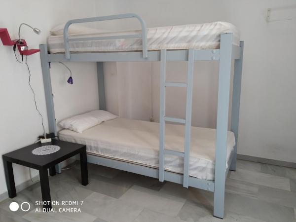 Granada Old Town Hostel : photo 10 de la chambre lit superposé dans dortoir pour femmes de 4 lits