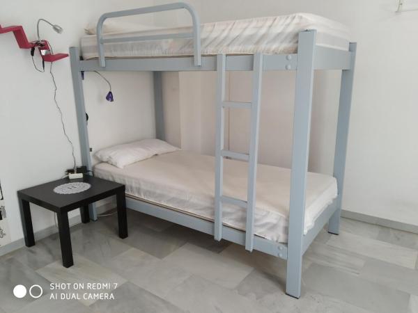 Granada Old Town Hostel : photo 10 de la chambre lit superposé dans dortoir pour femmes de 4 lits