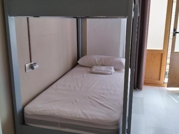 Granada Old Town Hostel : photo 8 de la chambre lit superposé dans dortoir de 4 lits
