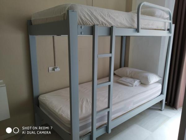 Granada Old Town Hostel : photo 10 de la chambre lit superposé dans dortoir de 4 lits