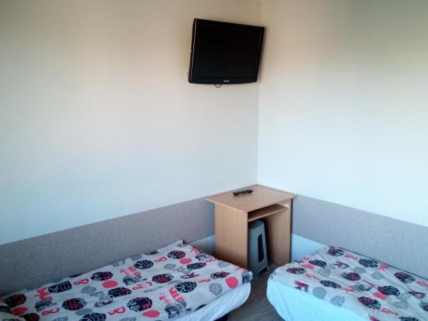 Noclegi Przy Szpitalu : photo 3 de la chambre chambre triple avec salle de bains commune