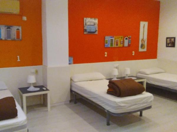 Granada Old Town Hostel : photo 2 de la chambre lit simple dans dortoir à 6 lits