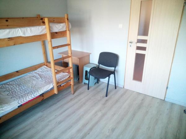 Noclegi Przy Szpitalu : photo 3 de la chambre chambre quintuple avec salle de bains commune