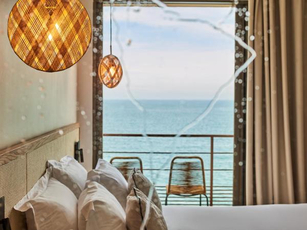 Les Roches Brunes : photo 7 de la chambre chambre double - vue sur mer