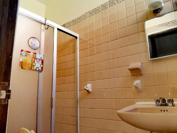 The Roof Backpackers : photo 6 de la chambre lit simple dans dortoir pour femmes