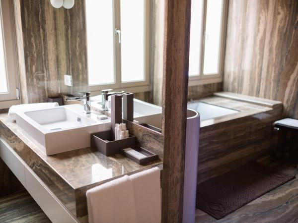 Liassidi Wellness Suites : photo 2 de la chambre suite lit king-size avec spa - bâtiment séparé