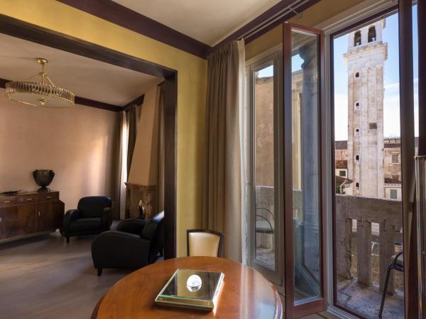 Liassidi Wellness Suites : photo 3 de la chambre suite lit king-size avec spa - bâtiment séparé