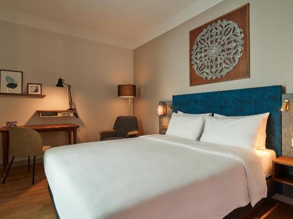 voco The Hague, an IHG Hotel : photo 3 de la chambre chambre lit queen-size - vue sur atrium