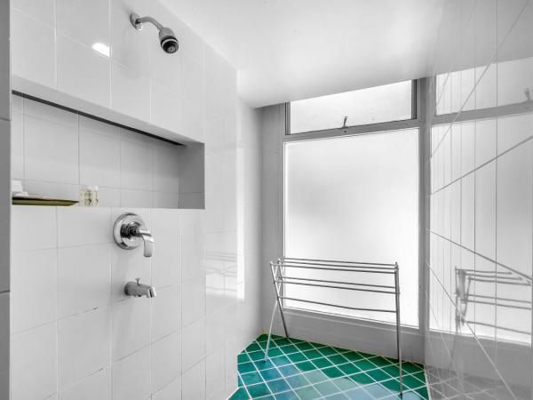 Hilltop Wellness Resort : photo 10 de la chambre chambre lit king-size avec baignoire spa