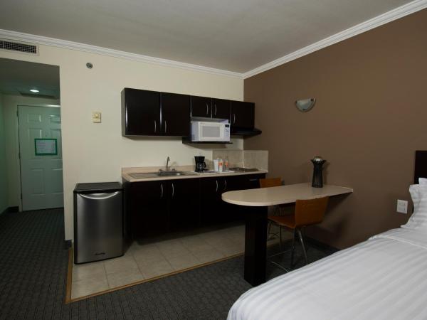 Ramada by Wyndham Ciudad de Mexico Perinorte : photo 4 de la chambre junior suite with two queen beds, kitchenette, non-smoking