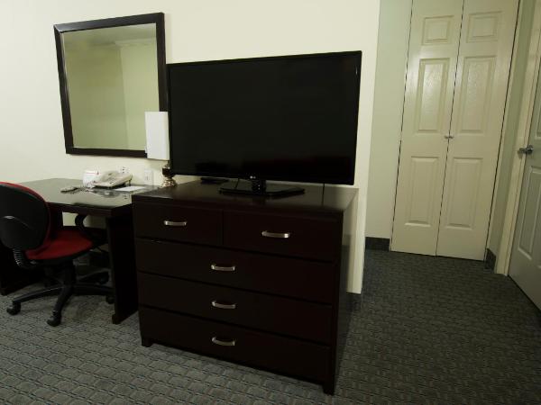 Ramada by Wyndham Ciudad de Mexico Perinorte : photo 2 de la chambre primary suite with two bedrooms, two queen beds, non-smoking