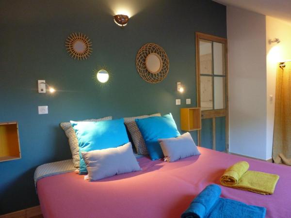 Au Cheval Blanc - appartements et chambres d'hôtes : photo 7 de la chambre appartement avec vue sur la montagne