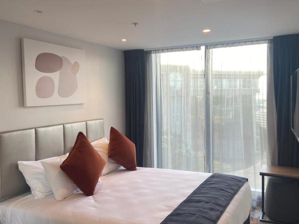 Ramada by Wyndham Newmarket Auckland : photo 5 de la chambre compact room - non-motorway facing