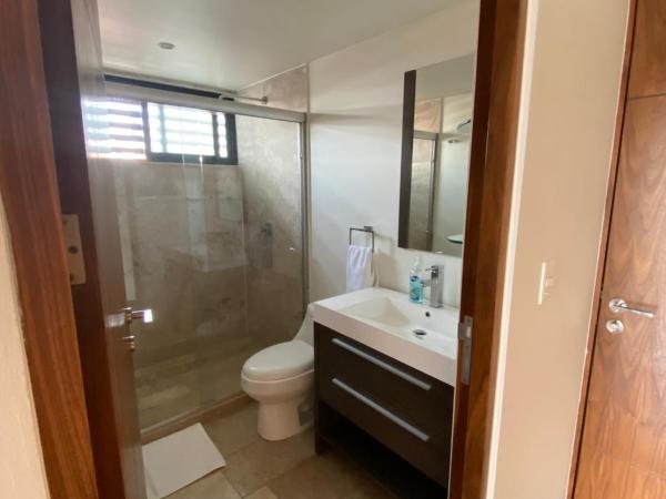 Del Parque Suites : photo 5 de la chambre chambre double avec salle de bains privative