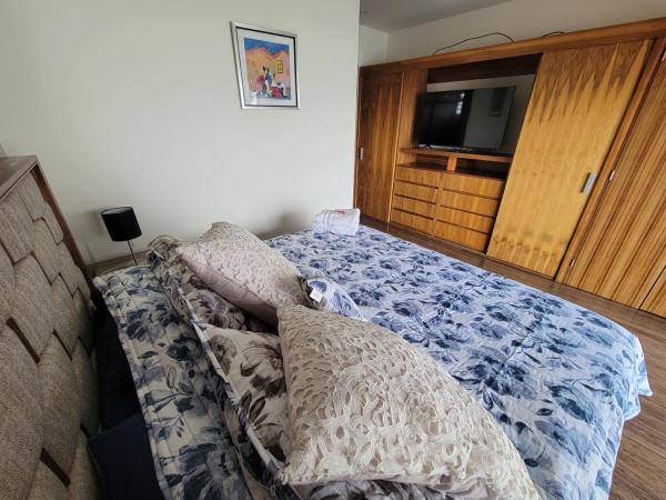 Del Parque Suites : photo 2 de la chambre chambre double avec salle de bains privative