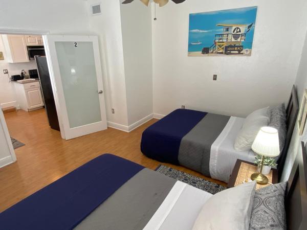 Miami Beach Rooms B&B : photo 5 de la chambre chambre double standard privée lit queen-size avec salle de bains