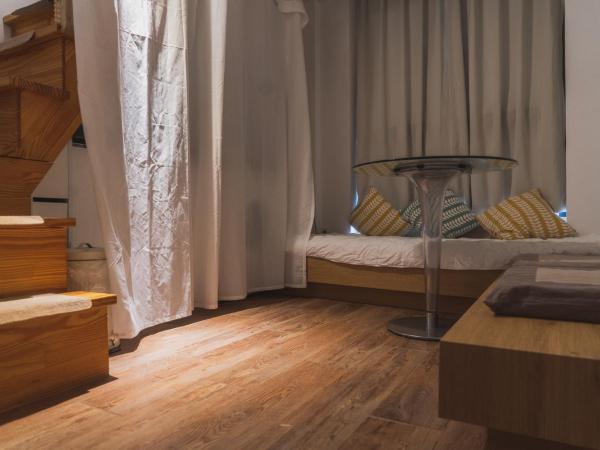 Myeongdong Artmonstay : photo 7 de la chambre chambre double supérieure avec deux lits doubles