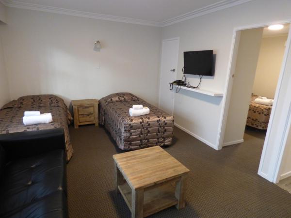 Sahara Motels : photo 10 de la chambre basic family apartment with private bathroom