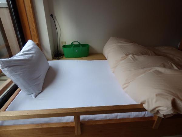 Guesthouse Hyakumanben Cross : photo 6 de la chambre lit simple dans dortoir pour femmes