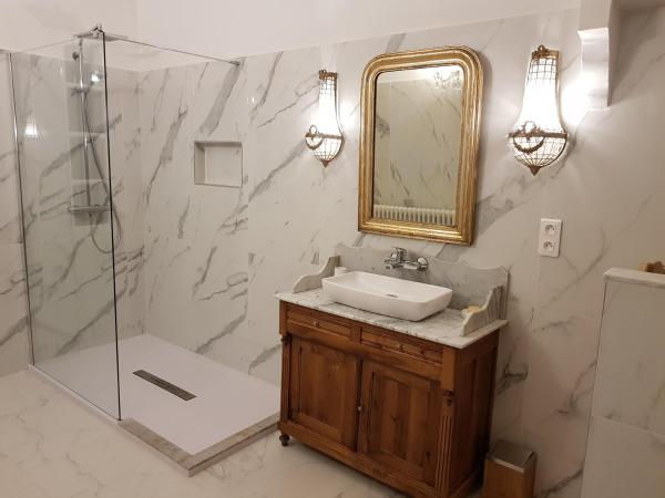 Chambres d'hotes le Domaine de Romanil : photo 3 de la chambre chambre lit king-size - vue sur jardin