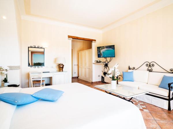Hotel Pozzo Sacro : photo 1 de la chambre chambre lits jumeaux supérieure - vue sur mer