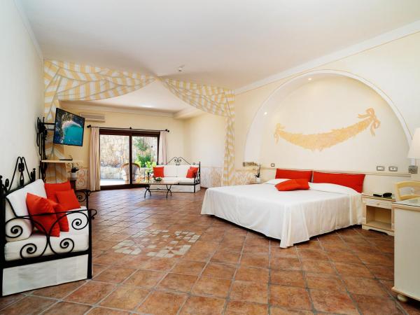 Hotel Pozzo Sacro : photo 3 de la chambre suite junior avec balcon - vue sur mer