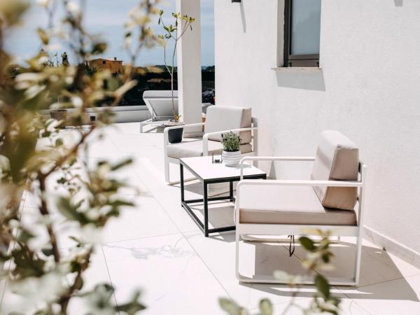 Residence Vaal : photo 10 de la chambre king suite with jacuzzi on the terrace and sea view