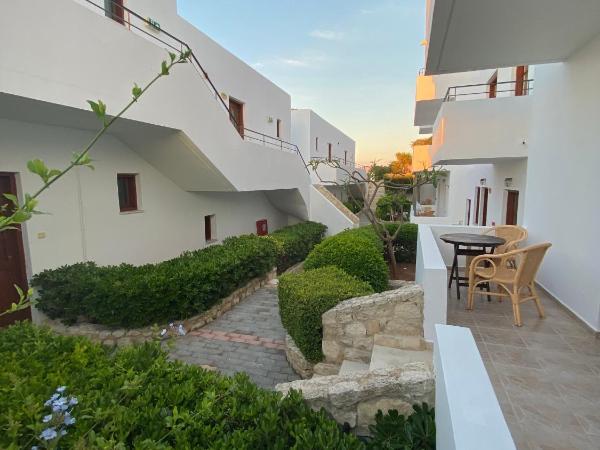 Amazones Village Suites : photo 5 de la chambre suite junior - vue sur jardin (2 adultes)