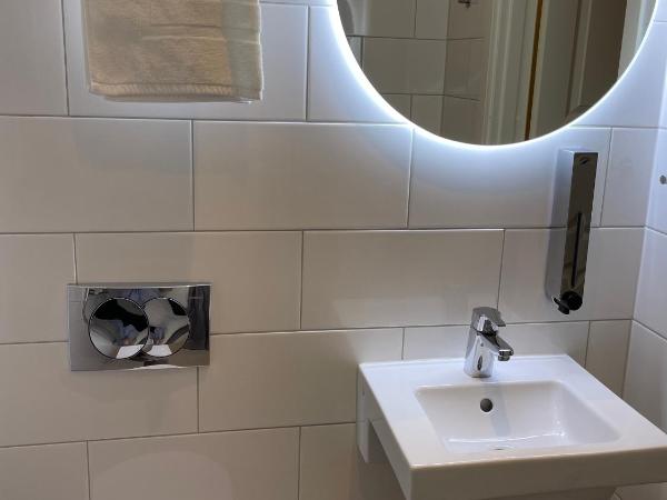 Unique Hotel Jungfrugatan : photo 6 de la chambre chambre double Économique – sans fenêtre