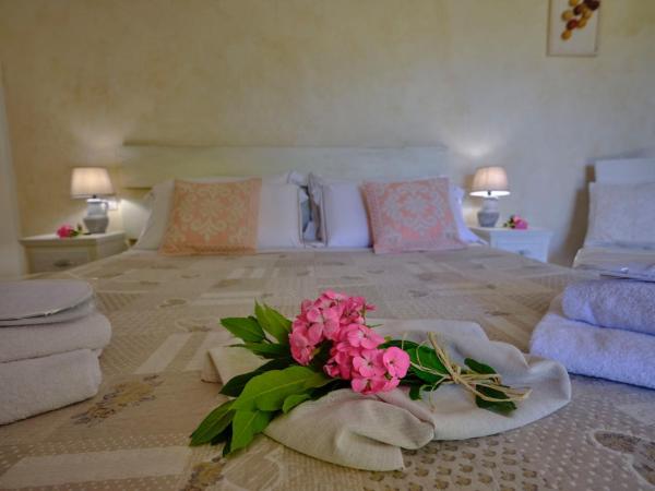 LOCANDA MURALES - Turismo rurale : photo 3 de la chambre chambre double - vue sur jardin