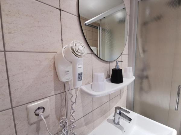 BIVIUS Hotel Restaurant Luxembourg : photo 8 de la chambre chambre lits jumeaux standard