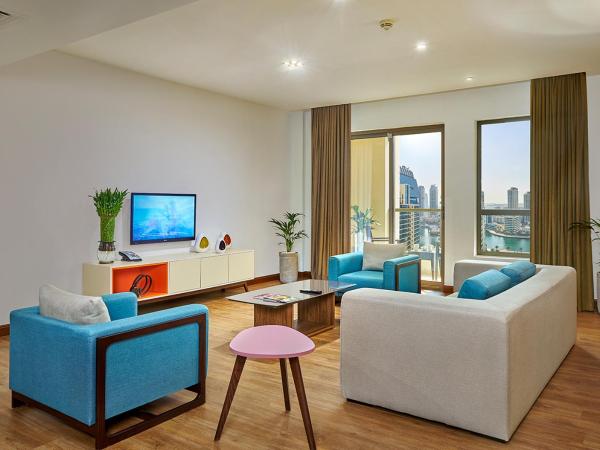 Ramada Hotel, Suites and Apartments by Wyndham Dubai JBR : photo 3 de la chambre appartement 2 chambres avec accessoires de plage et 25 % de crédit nourriture et boissons et spa