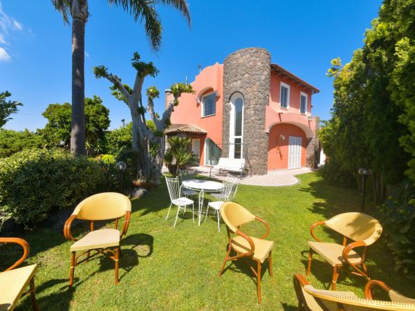 Villa Stefania : photo 10 de la chambre chambre familiale - vue sur piscine