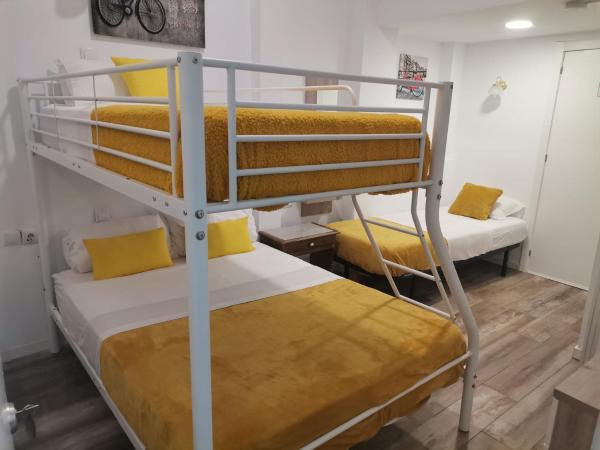 hostal olozaga : photo 8 de la chambre chambre quadruple confort