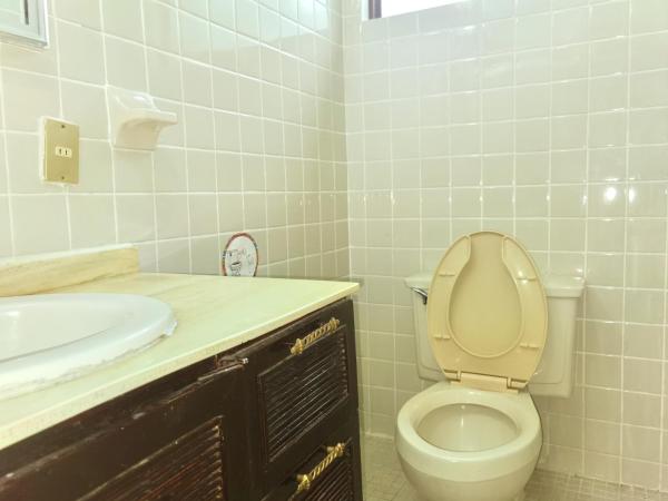 The Roof Backpackers : photo 7 de la chambre lit dans dortoir mixte de 8 lits