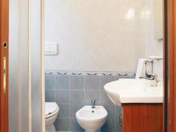 Residence Hotel Gloria : photo 4 de la chambre chambre double ou lits jumeaux