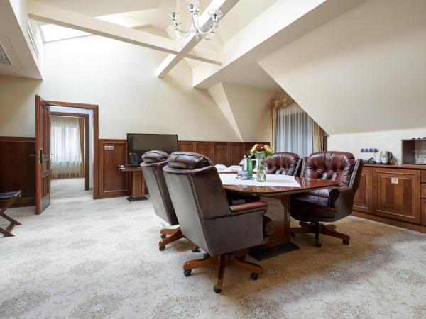 Hotel Romance : photo 3 de la chambre king suite with whirlpool bath and air conditioning