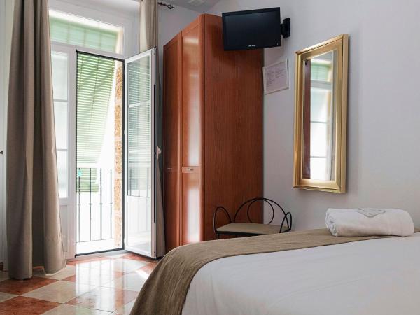 Hostal Colón : photo 7 de la chambre chambre double avec salle de bains privative