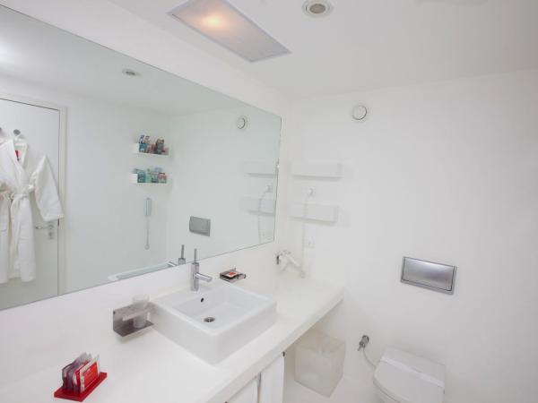 Hotel SU & Aqualand : photo 5 de la chambre suite junior avec vue sur propriété