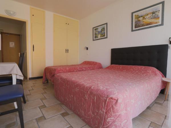 Hôtel Les Alizés : photo 1 de la chambre chambre triple avec vue
