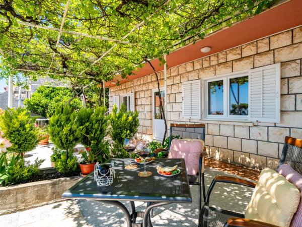 Rooms Rose : photo 5 de la chambre chambre double ou lits jumeaux avec terrasse - vue sur mer