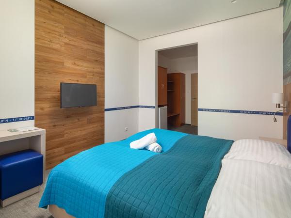 Hotel Solero : photo 4 de la chambre chambre lits jumeaux - vue sur jardin