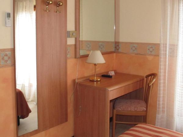 Hotel Smeraldo : photo 3 de la chambre petite chambre double