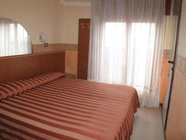 Hotel Smeraldo : photo 5 de la chambre petite chambre double