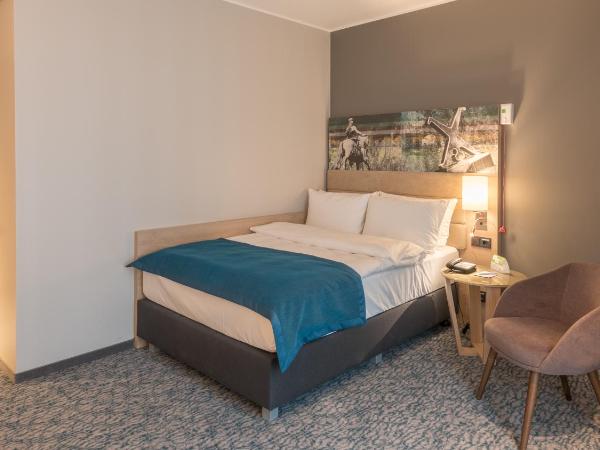 Holiday Inn Düsseldorf City - Toulouser Allee, an IHG Hotel : photo 1 de la chambre chambre lit queen-size - adaptée aux personnes malentendantes